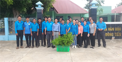 Cụm thi đua 02 thuộc Liên đoàn Lao động huyện Hàm Thuận Bắc tổ chức giao lưu và trồng cây xanh.
